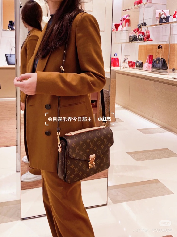 The first big brand bag in life, just choose the LV postman bag
Baozi, today we must give everyone the LV mailman bag! If you're struggling with what to buy for your first big brand handbag in life, it's definitely the right choice~
10 classic Monogr...