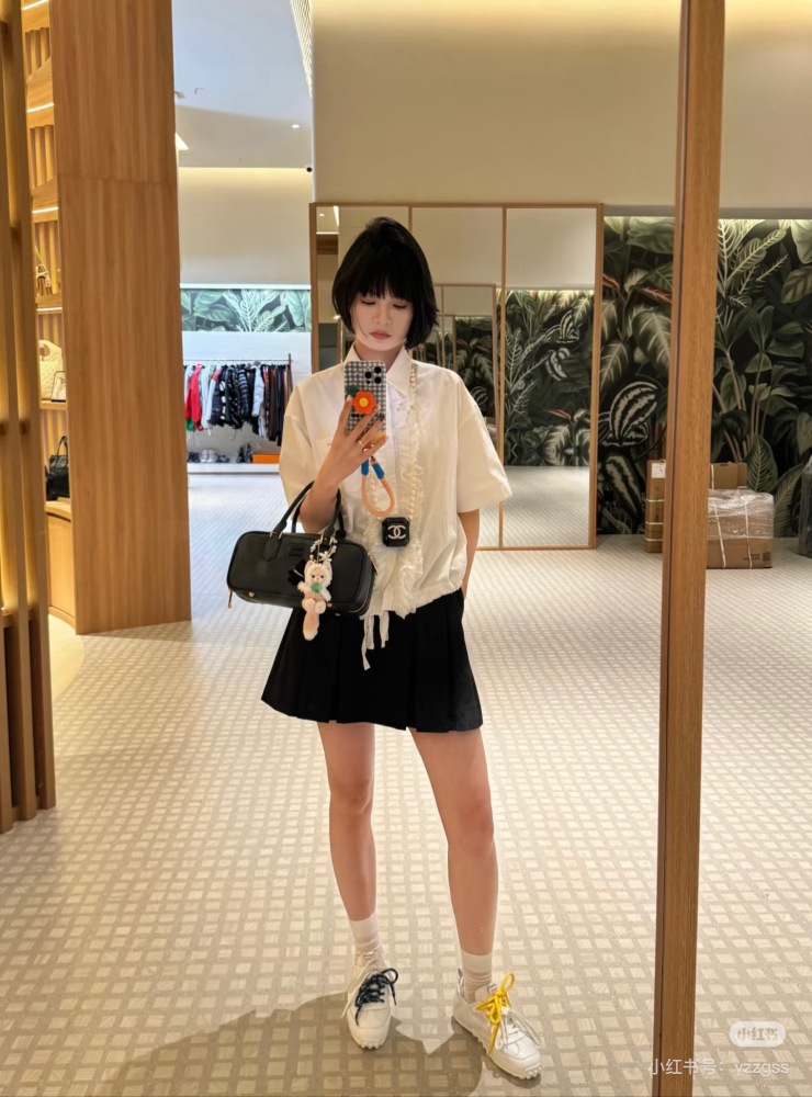 The classic of miumiu black bowling