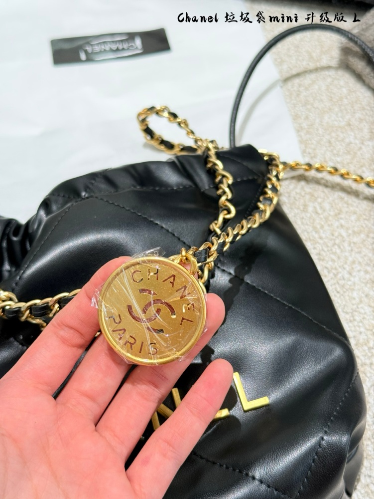 Chanel Mini Garbage Bag P250 Upgraded Version
Can be carried by hand or slung over
The new season's C position! Get up the little girl who used to have a casual style with 22 bags
Can be carried by hand or slung over, exquisite and cute 18 × 20 box ...