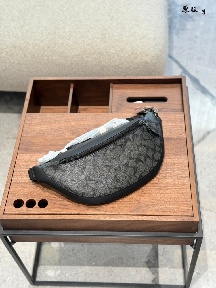 p230
Bag recommendation | COACH WARREN men's waist bag This men's waist bag is really YYDS
Trendy guys look great no matter how they dress up!
Same LV model but super affordable price!
32cm without box