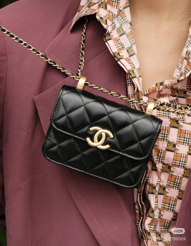 Chanel waist bag mini woc Chanel gold bead waist bag 10000+Chanel 2021 handmade workshop mini woc
The shoulder strap can be adjusted, it can be worn diagonally, and it can be used as a waist bag
Xiao Jinzhu, very versatile
A must-have concave shape
I...