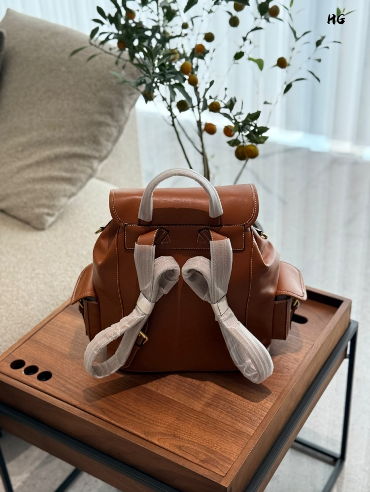 p260
The same miumiu backpack by Zhang Yuanying is so cute!
This miumiu backpack is so beautiful. Zhang Yuanying is truly a walking grass planting machine with dimensions of 25 × 30
