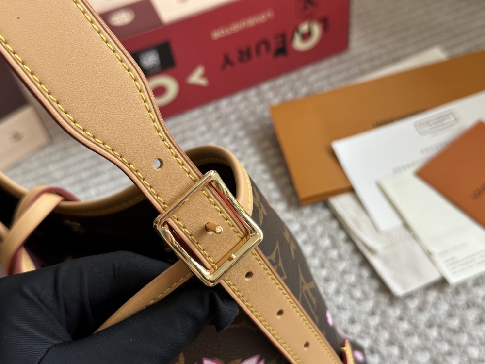 Sakura 240
Louis Vuitton Lv Carryall's new commuting bag has a practical appearance
#Louis Vuitton Lv # Louis Vuitton # Iv # Louis Vuitton Louis Vuitton # Louis Vuitton Carryall
#Carryall | July new model, can be worn diagonally or on one shoulder. C...