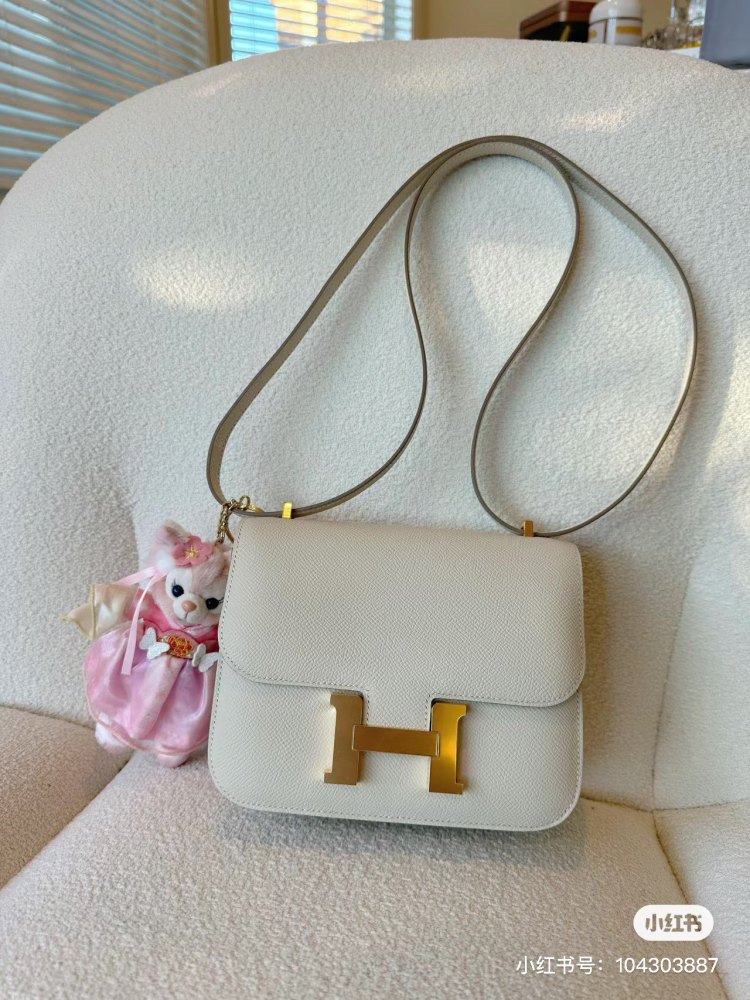 Pure white moonlight. ）Zhao Lusi's same Aisi Kangkang milkshake white out Hermes Kangkang 19 10 milkshake platinum buckle Epsom leather
Share a bag of the same style as Zhao Lusi, Hermes Kangkang Milk Shake White.
The Hermes Concon carried by Ruth ...