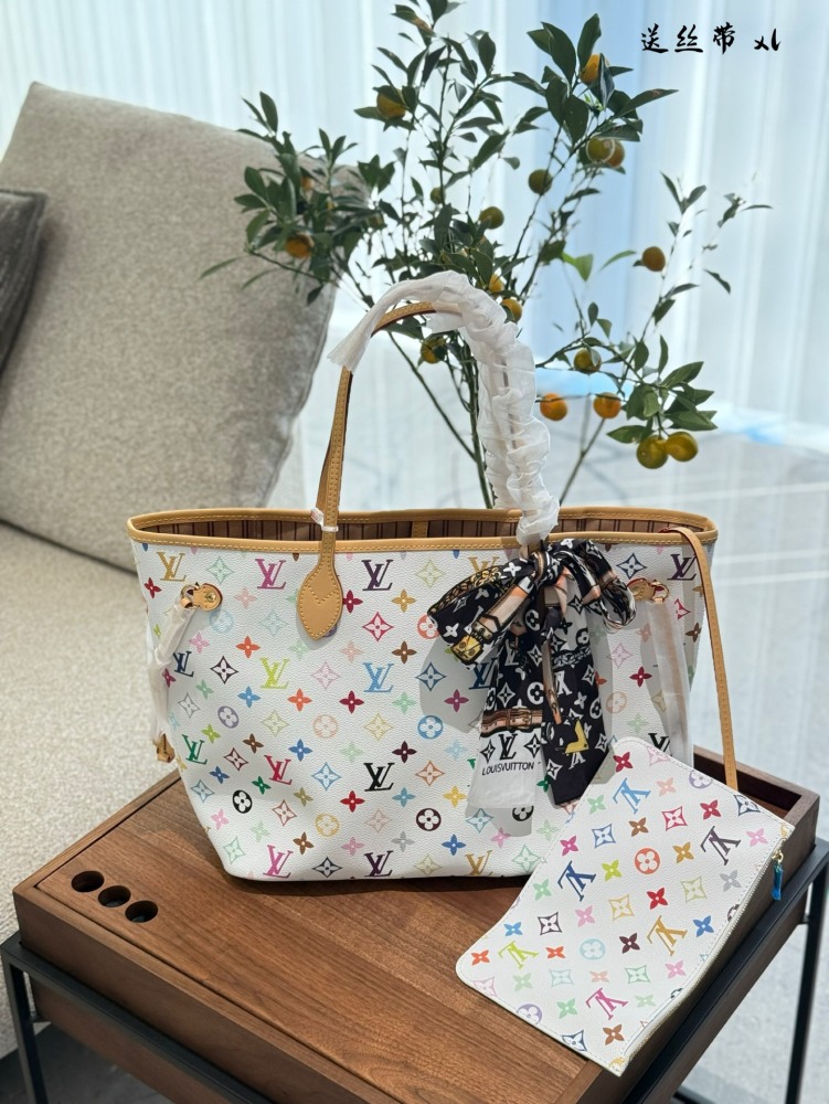 P260 ribbon delivery
LV is the dream of a student who understands emotions, and now it can be realized after 22 years
LV and the village Shanglong collaborates again on joint series
The once explosive black and white tri color is back # lv three in o...
