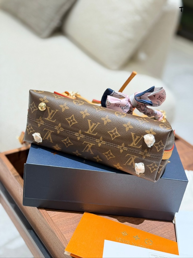 p265
New Carryall BB
The description of catfish whiskers and big gold chain babies is too appropriate. LV gold chain is really beautiful
Xiaobaa thinks that the new version of carryall has become cute, and she doesn't like the sisters with big bags, ...