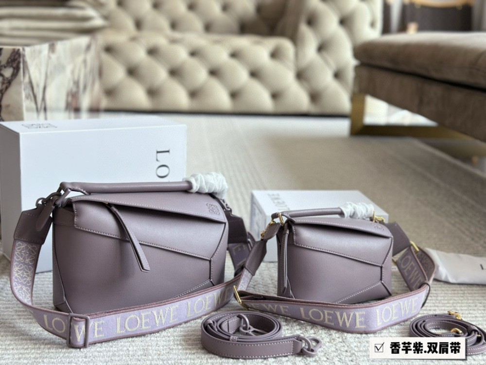 Packing (Shoulder Strap)
Size: 24 * 15cm (large)
18 * 10cm (mini)
Loewe Geometry Package Puzzle
I really can't miss out on llllllololol
?? Cowhide quality!
Completely hold on!
Luoyiwei | A perfect shoulder strap