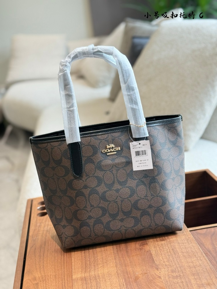 p200
The Coach Coach Coach Mini Tote Bag is the most worth buying. City loves this mini tote bag. It's small, lightweight, and soft, and has a very high usage rate!  #23cm
