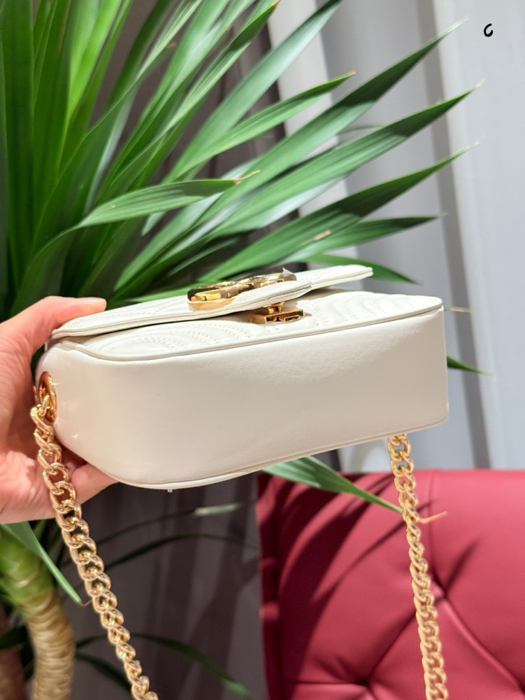 p225
New Square Fat Gucci Mamon
Sisters must have a Marmont
The lightest all leather bag I really love the variety of bag types to choose from
The durability of sheepskin tanned with essential oils to the touch of leather
The only downside is that I ...