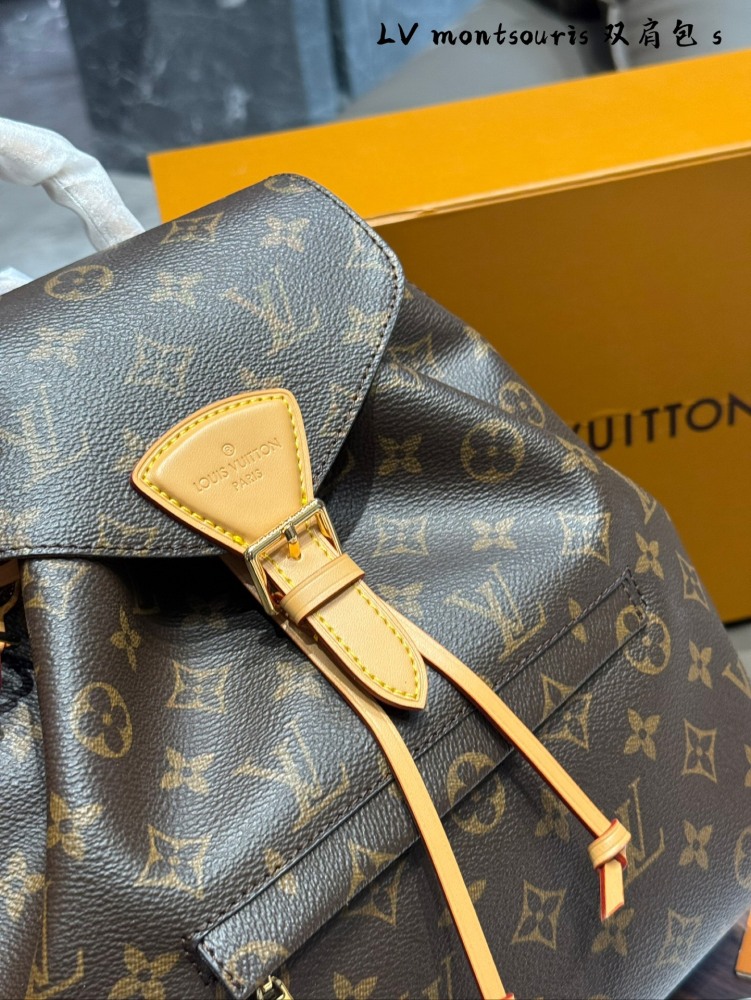 p270
LV Black/Brown Old Flowers Montsouris PM!
This Montsouris PM is a brand new elegant backpack that features
Monogram canvas and cowhide production, paired with Louis Vuitton's collection of buckles and leather ties.
The backpack design is practic...
