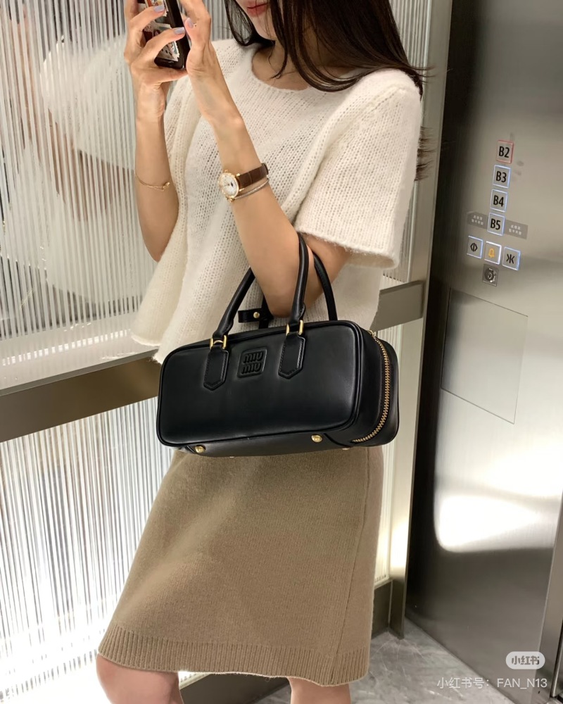The classic of miumiu black bowling