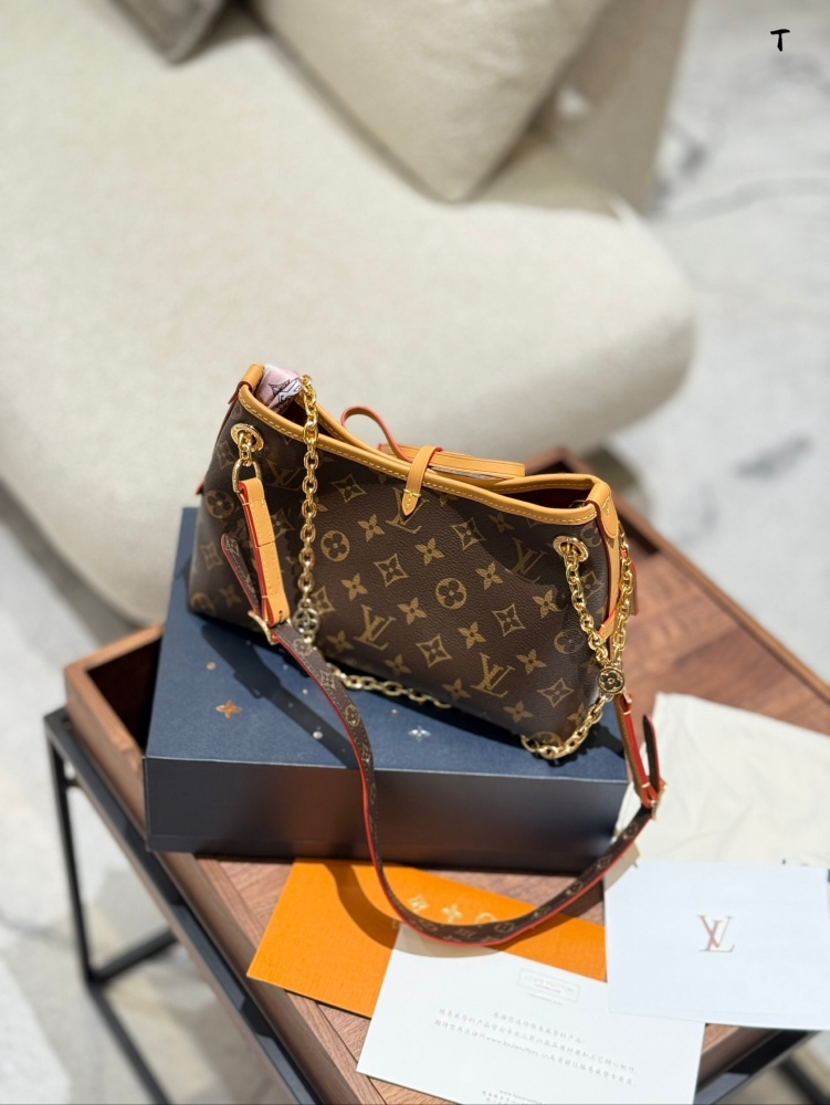 p265
New Carryall BB
The description of catfish whiskers and big gold chain babies is too appropriate. LV gold chain is really beautiful
Xiaobaa thinks that the new version of carryall has become cute, and she doesn't like the sisters with big bags, ...