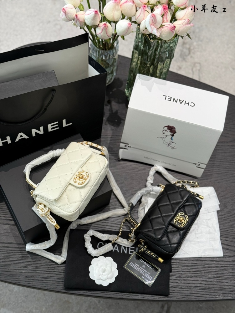 p300
High end nautical knot closure bag mini Chanel 25C early spring
Knot Cap Mini Black
New Chanel Sea Knot Cap Bag Relocation
19bag element coverage ensures elegance remains the same, while fashion remains unchanged~
Whether it's pairing with casua...