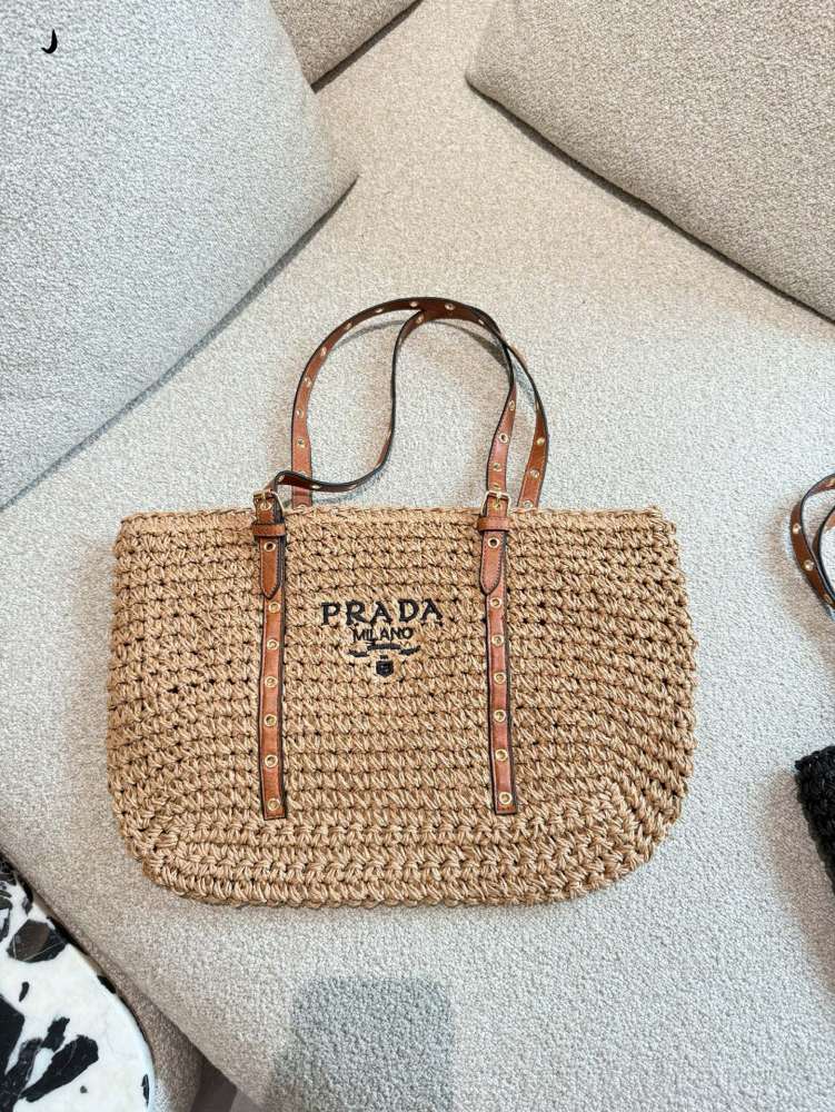 p200
Prada woven shopping bag 35cm