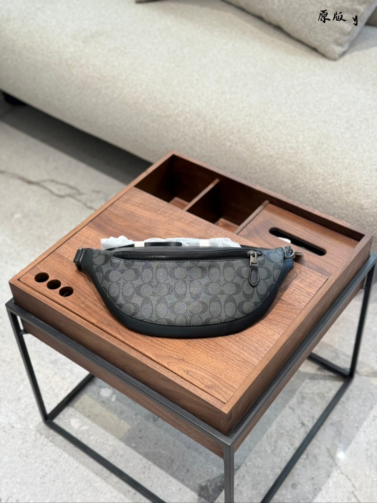 p230
Bag recommendation | COACH WARREN men's waist bag This men's waist bag is really YYDS
Trendy guys look great no matter how they dress up!
Same LV model but super affordable price!
32cm without box
