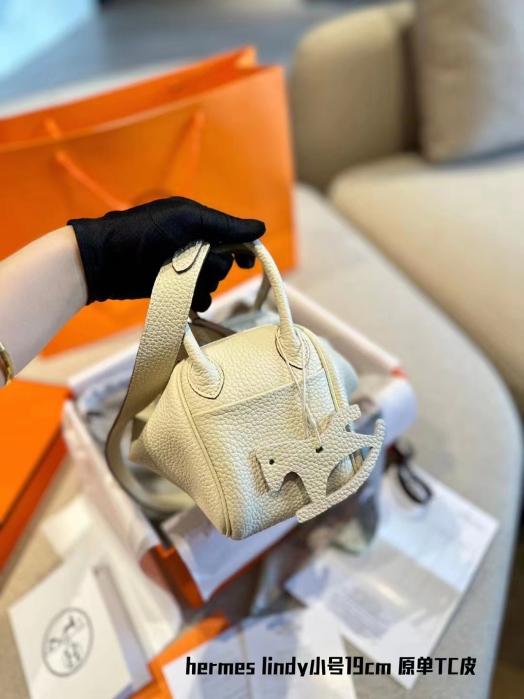 P295
Original TC cowhide Tmall Lindy19 o Hermes timeless' black gold bag ', I really can't refuse Hermes' black gold bag
The whole thing is responsible for 360 degree high-end appearance
I don't want to take it off my back
The capacity is also large
...