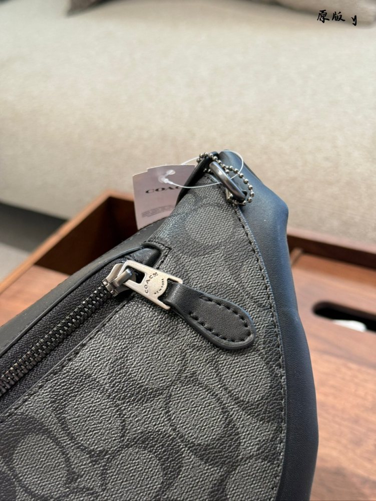 p230
Bag recommendation | COACH WARREN men's waist bag This men's waist bag is really YYDS
Trendy guys look great no matter how they dress up!
Same LV model but super affordable price!
32cm without box