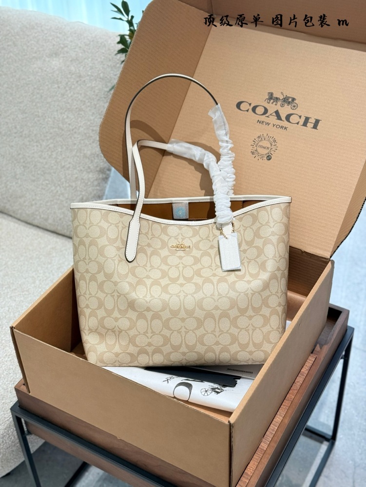 p255
Coach City Tote Old Flower Tote Bag
The most classic old flower
Coach City Tote tote bag
Size: Bottom length 32.5, opening 45, height 29, width 16cm, new version of floral suction buckle design