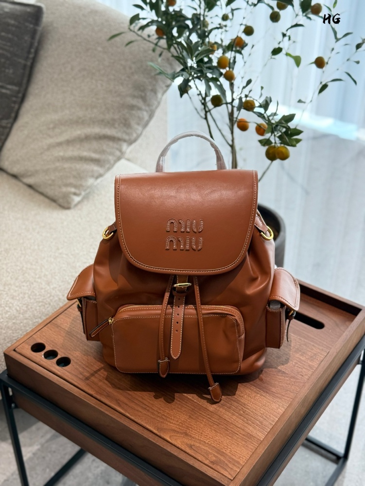 p260
The same miumiu backpack by Zhang Yuanying is so cute!
This miumiu backpack is so beautiful. Zhang Yuanying is truly a walking grass planting machine with dimensions of 25 × 30