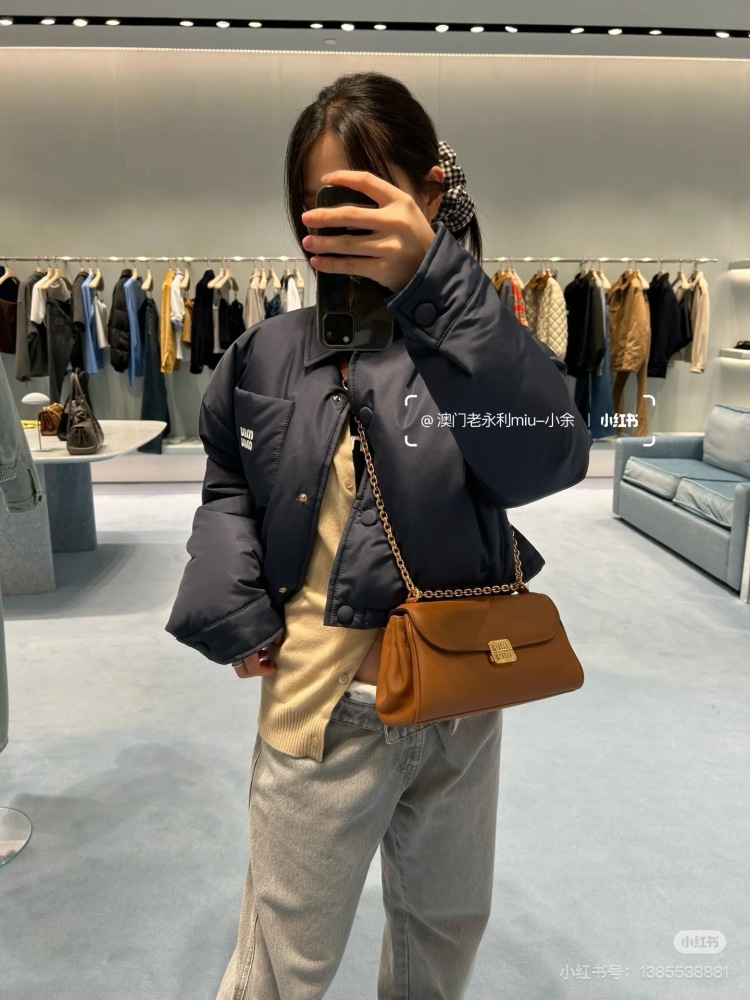 There is no need to talk about good things. Look at the pictures and compare them. They are exactly the same. Miumiu is very popular. Since I met Lin Yi, I will follow your steps