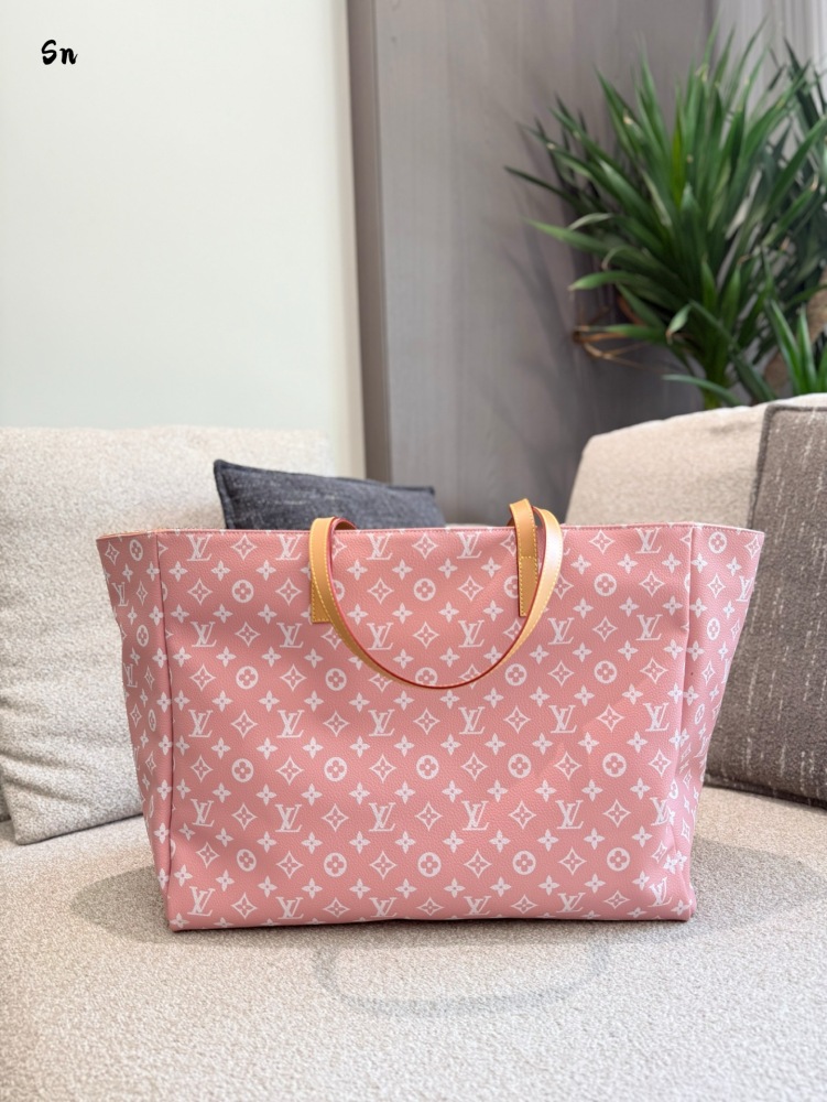 p260
LV Shoulder Underarm Handbag Shopping Bag
Who knows, my family! The LV Louis Vuitton travel bag is really crazy! The new 25 year model is here~Fresh mint green paired with classic Monogram pattern, high-end and eye-catching, always the focus of ...