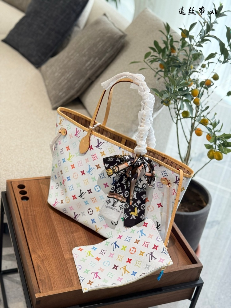 P260 ribbon delivery
LV is the dream of a student who understands emotions, and now it can be realized after 22 years
LV and the village Shanglong collaborates again on joint series
The once explosive black and white tri color is back # lv three in o...