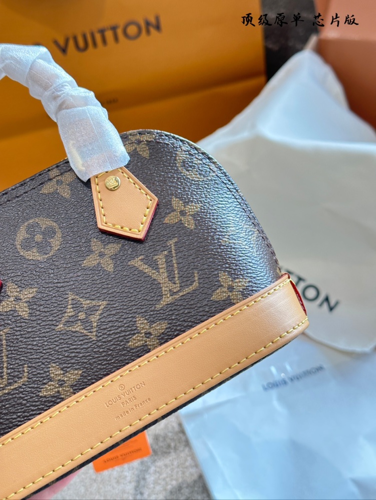 p269
Lv | valmabb Shell Bag Original High Quality Bag This Retiro handbag is made of iconic floral fabric, creating a classic and timeless look. The elegant and understated exterior design and spacious body add practicality. Instructions for use: - C...