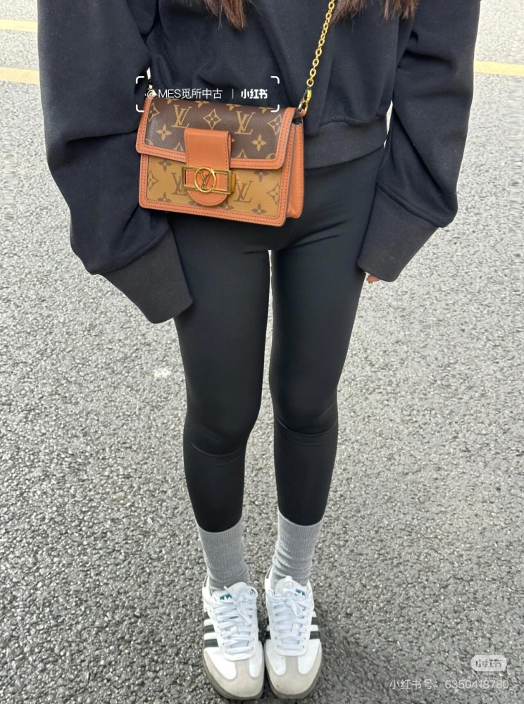 Since changing the design director, Lv has also launched some popular models, such as this elegant and beautiful Daphne DAUPHINE. In terms of capacity, we need to worry. Although it is a woc, the design is very reasonable, and it can hold much more t...