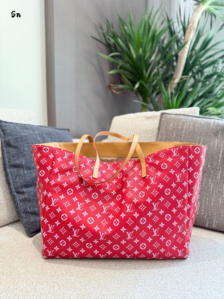 p260
LV Shoulder Underarm Handbag Shopping Bag
Who knows, my family! The LV Louis Vuitton travel bag is really crazy! The new 25 year model is here~Fresh mint green paired with classic Monogram pattern, high-end and eye-catching, always the focus of ...