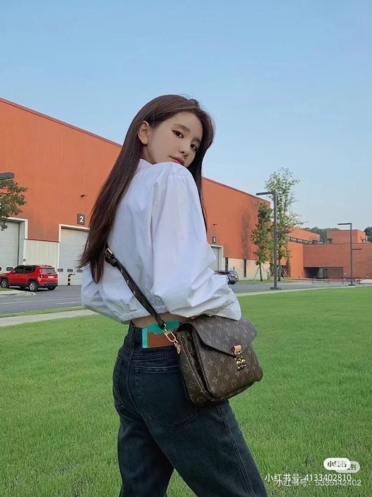 The first big brand bag in life, just choose the LV postman bag
Baozi, today we must give everyone the LV mailman bag! If you're struggling with what to buy for your first big brand handbag in life, it's definitely the right choice~
10 classic Monogr...