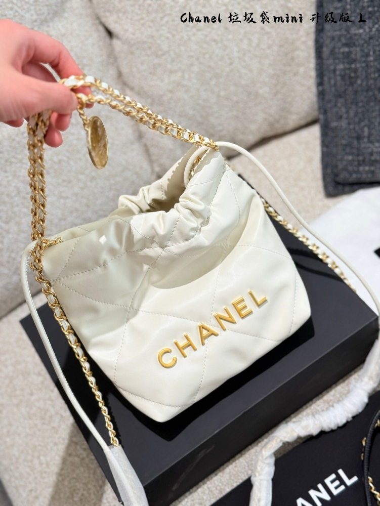 Chanel Mini Garbage Bag P250 Upgraded Version
Can be carried by hand or slung over
The new season's C position! Get up the little girl who used to have a casual style with 22 bags
Can be carried by hand or slung over, exquisite and cute 18 × 20 box ...
