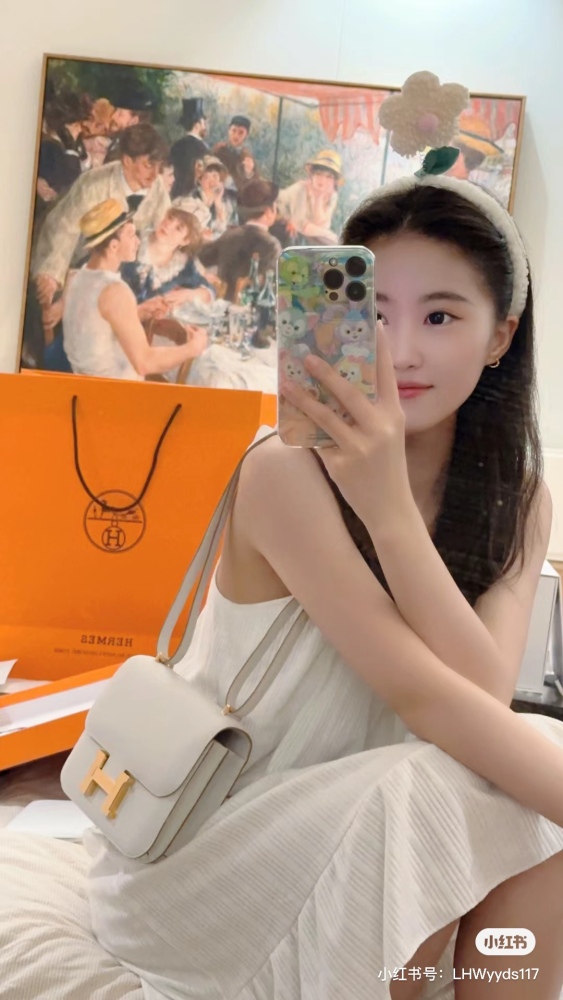 Pure white moonlight. ）Zhao Lusi's same Aisi Kangkang milkshake white out Hermes Kangkang 19 10 milkshake platinum buckle Epsom leather
Share a bag of the same style as Zhao Lusi, Hermes Kangkang Milk Shake White.
The Hermes Concon carried by Ruth ...