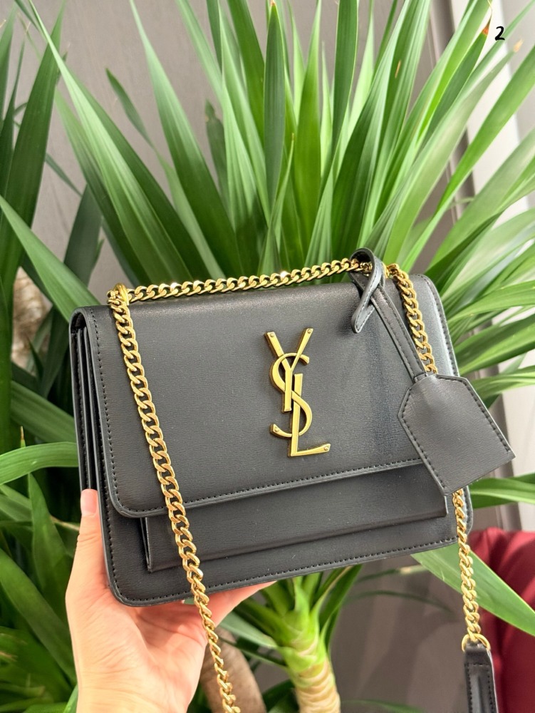 YSL sunset package plain weave P230 crocodile P240
This YSI black crocodile leather handbag is luxurious, elegant, unique and noble, showcasing fashionable taste. Crocodile skin material and exquisite design showcase extraordinary quality. Fashionabl...