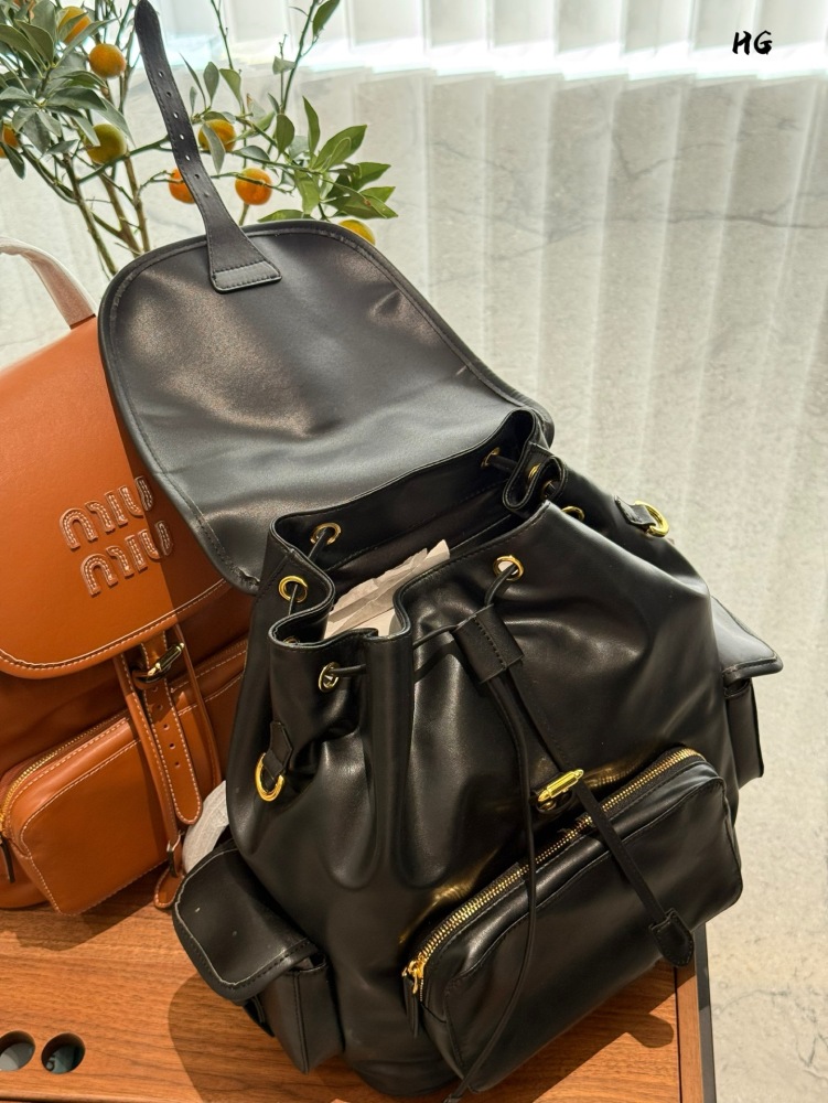 p260
The same miumiu backpack by Zhang Yuanying is so cute!
This miumiu backpack is so beautiful. Zhang Yuanying is truly a walking grass planting machine with dimensions of 25 × 30
