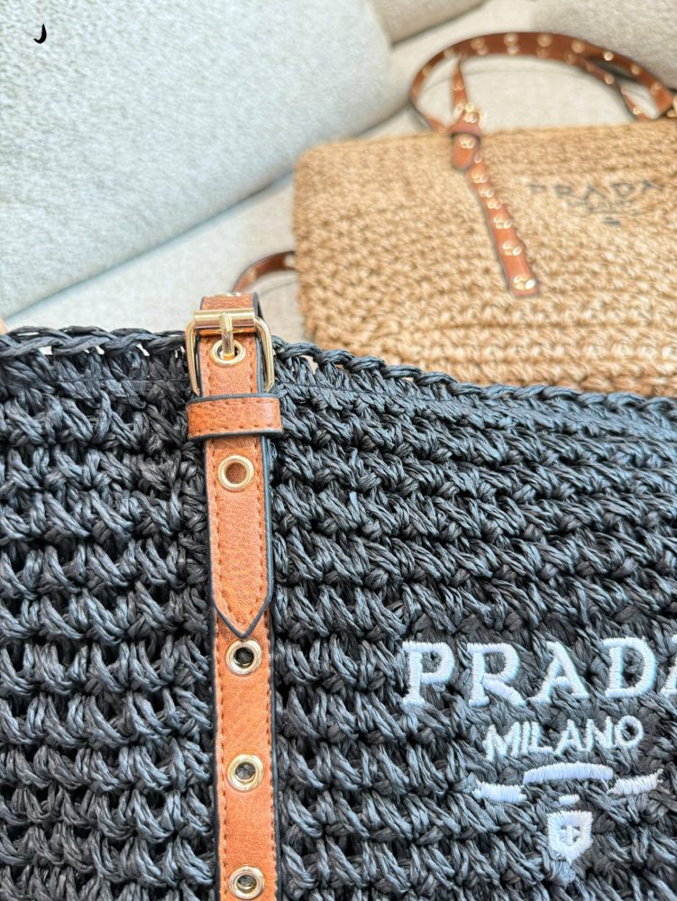 p200
Prada woven shopping bag 35cm