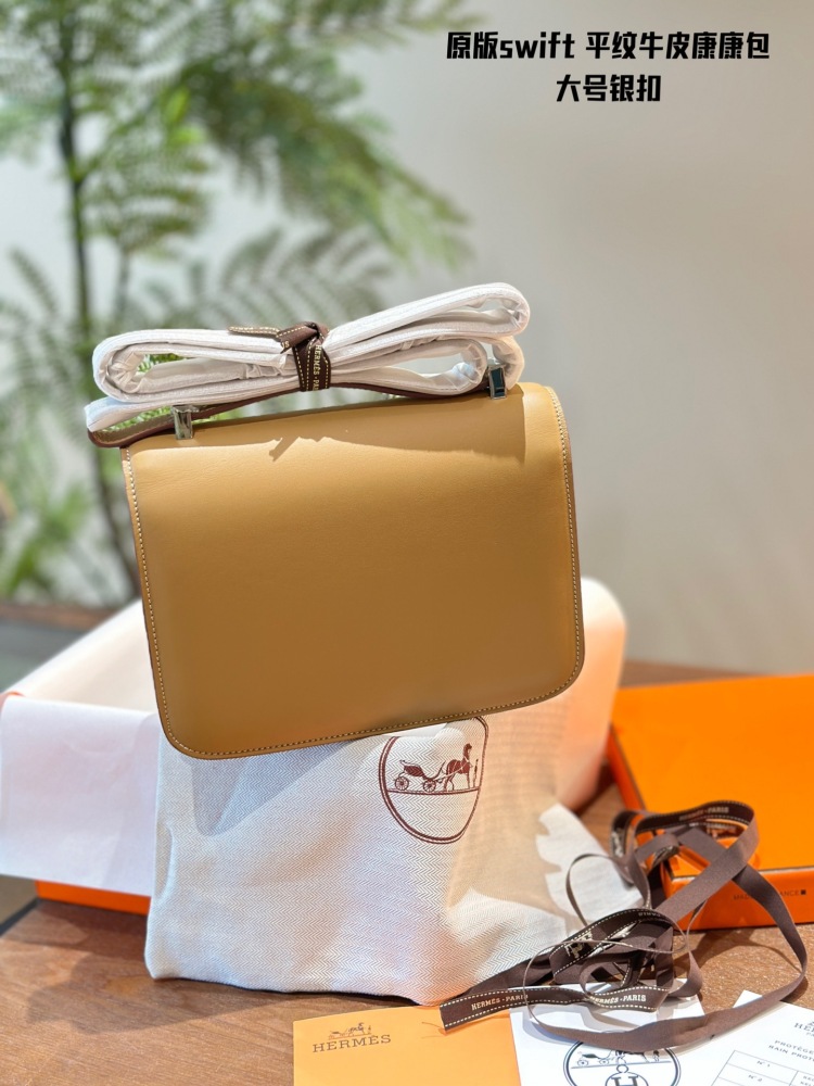 Original leather P310 counter packaging
The original Hermes Concon Swift bag is made of calf leather (soft cowhide)
The characteristics of the leather material are not small cowhide (soft cowhide), very soft, with delicate and smooth patterns, very g...