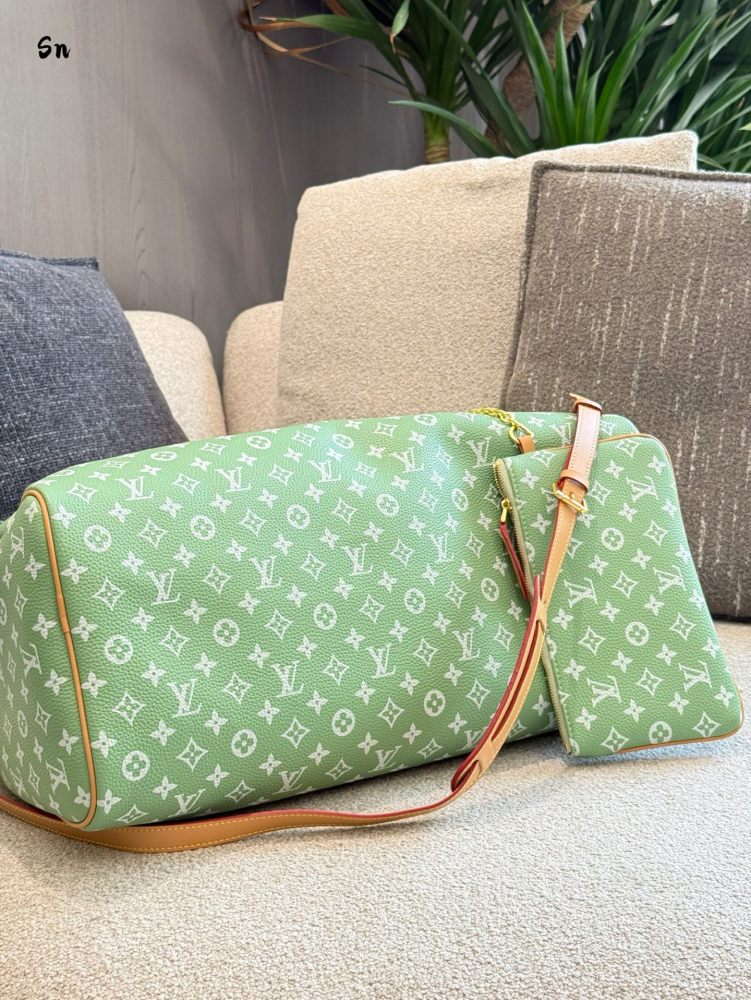 p300
LV Speedy P89 Keepall50 Apple Green Cross Shoulder Handbag
Who knows, my family! The LV Louis Vuitton travel bag is really crazy! The new 25 year model is here~Fresh mint green paired with classic Monogram pattern, high-end and eye-catching, alw...