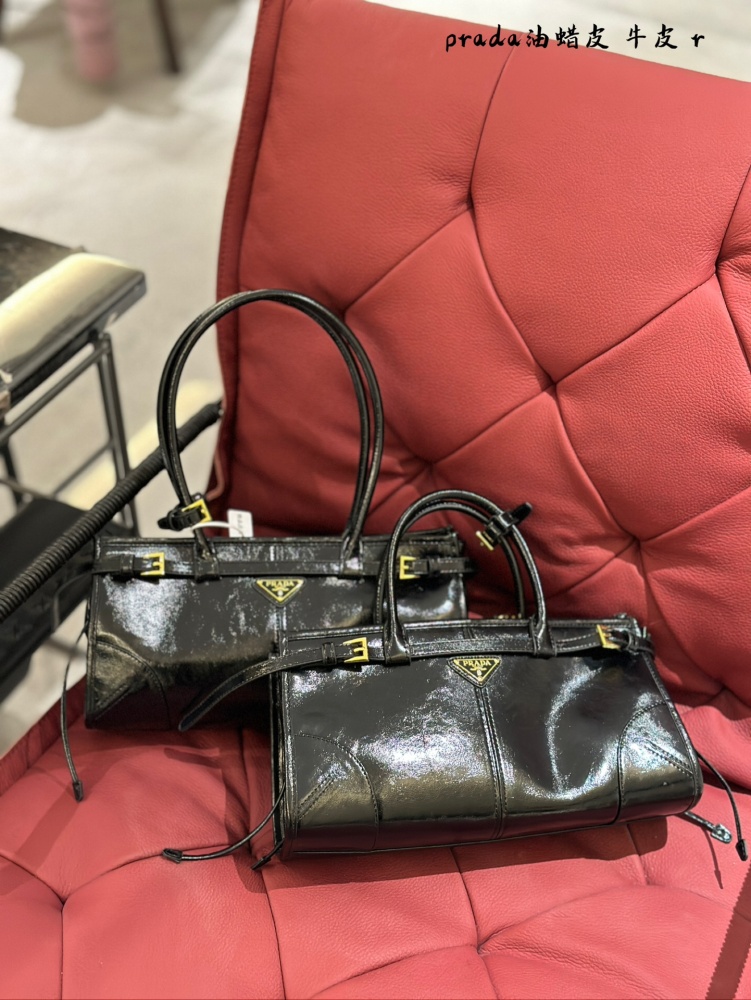 p270
Prada is crazy! Soft lux is really cool, my heart
When I finally got it! I can't wait to try it on for everyone!
The softlux this time is really beautiful, with a retro and cool wax leather design and an ultra light weight!
Child The size of the...