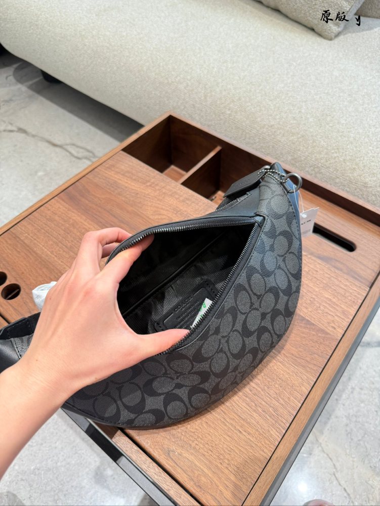 p230
Bag recommendation | COACH WARREN men's waist bag This men's waist bag is really YYDS
Trendy guys look great no matter how they dress up!
Same LV model but super affordable price!
32cm without box