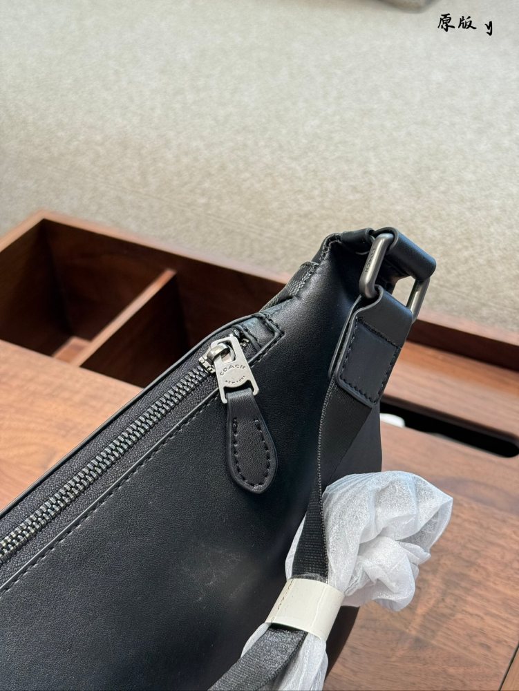 p230
Bag recommendation | COACH WARREN men's waist bag This men's waist bag is really YYDS
Trendy guys look great no matter how they dress up!
Same LV model but super affordable price!
32cm without box