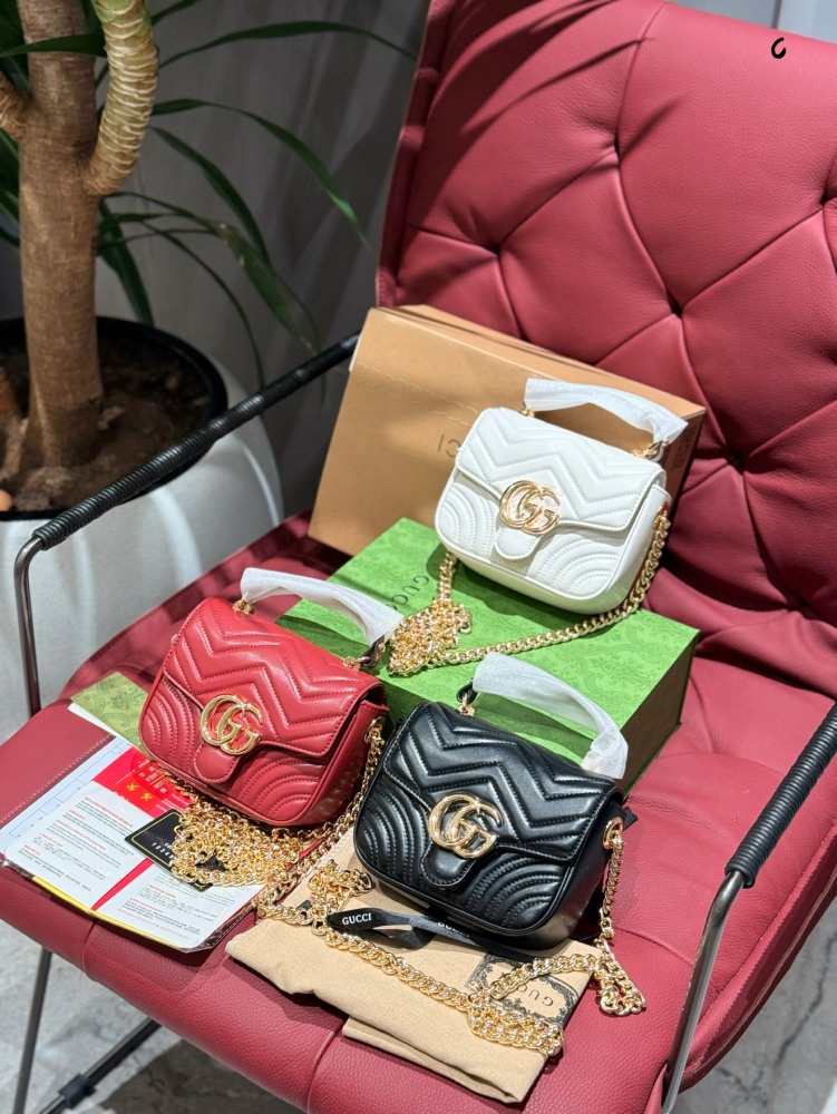 p225
New Square Fat Gucci Mamon
Sisters must have a Marmont
The lightest all leather bag I really love the variety of bag types to choose from
The durability of sheepskin tanned with essential oils to the touch of leather
The only downside is that I ...