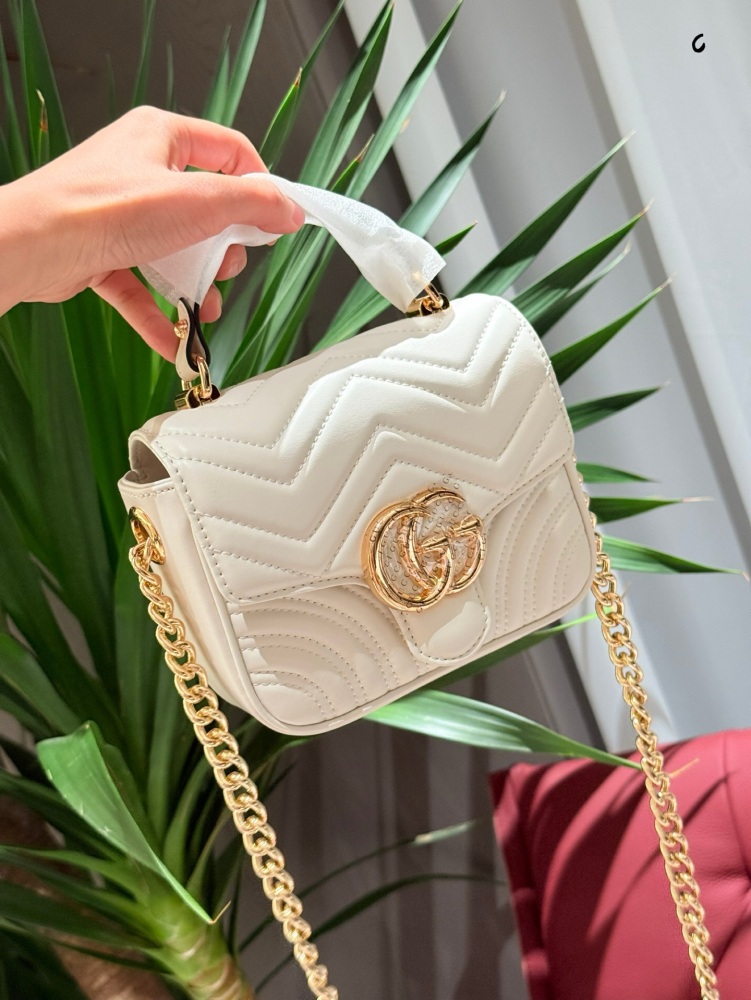 p225
New Square Fat Gucci Mamon
Sisters must have a Marmont
The lightest all leather bag I really love the variety of bag types to choose from
The durability of sheepskin tanned with essential oils to the touch of leather
The only downside is that I ...