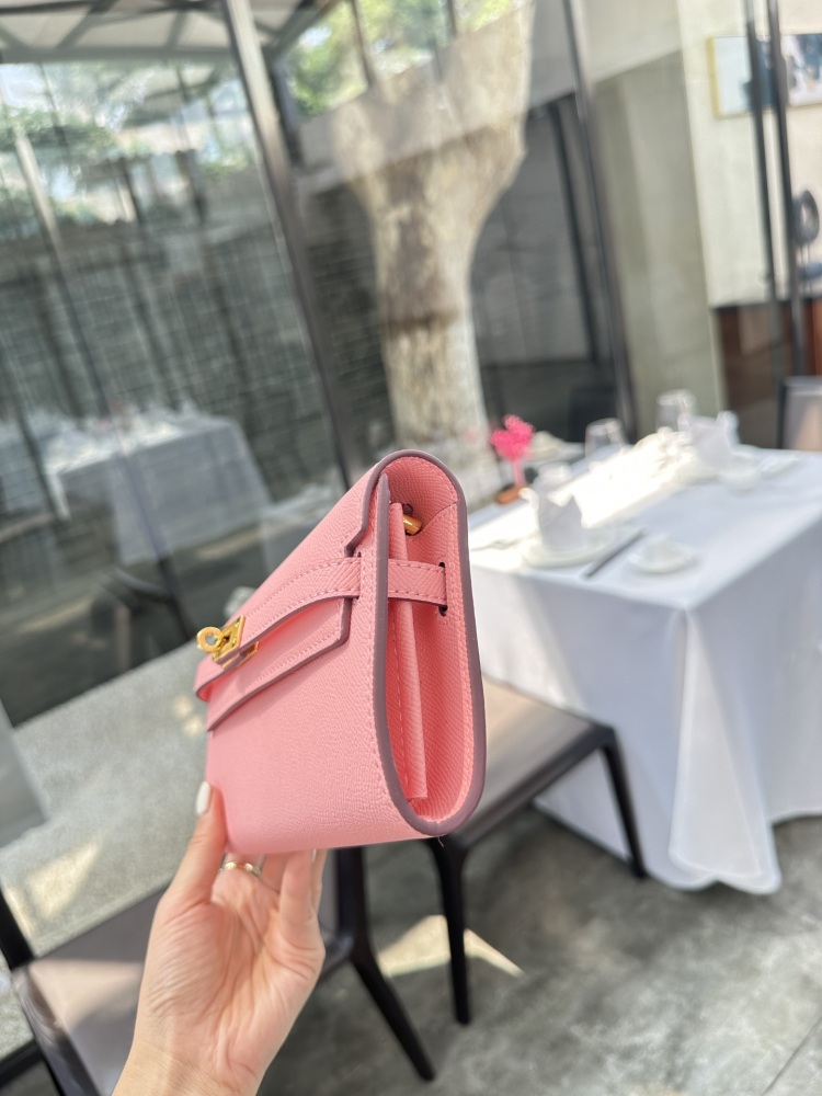 P235 Cowhide Full Package Upgraded Edition
Hermes Kelly Wallet DIY Same Leather Belt
Hermes Kelly wallet. The matching contract belt instantly transforms into a small bag V, which is super cute and beautiful.
The wallet can hold a large phone. You ca...
