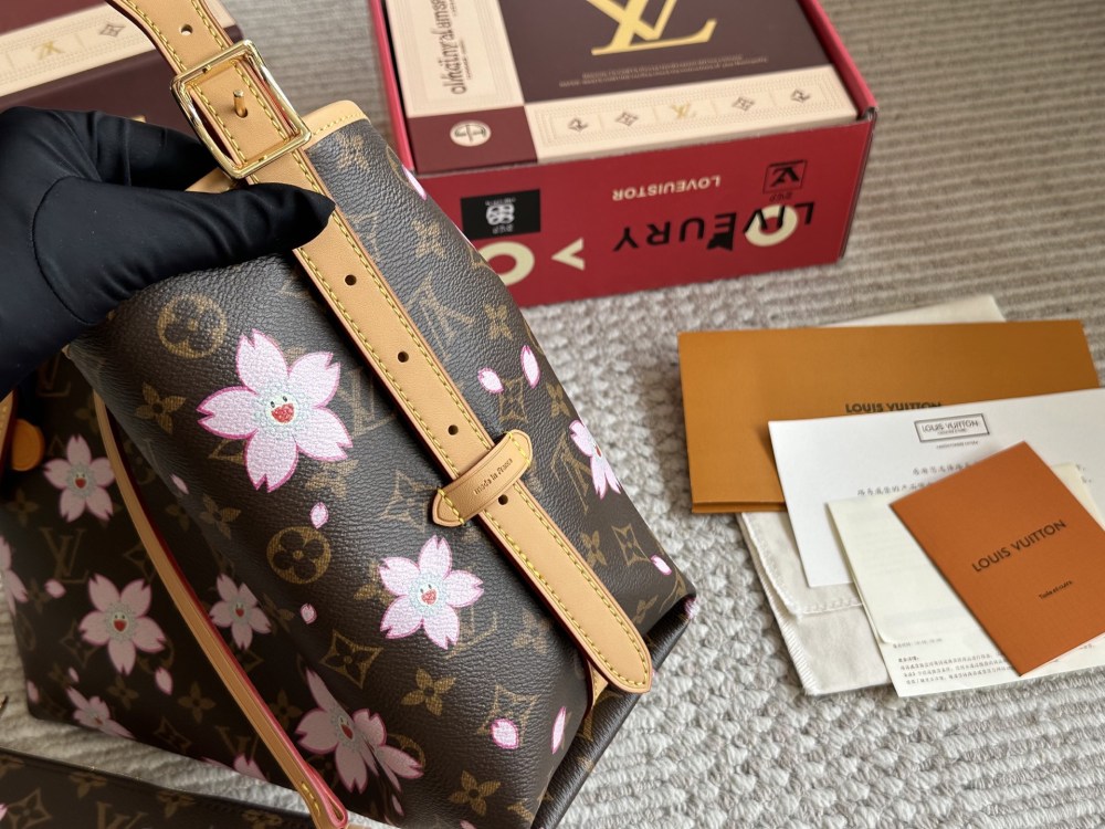 Sakura 240
Louis Vuitton Lv Carryall's new commuting bag has a practical appearance
#Louis Vuitton Lv # Louis Vuitton # Iv # Louis Vuitton Louis Vuitton # Louis Vuitton Carryall
#Carryall | July new model, can be worn diagonally or on one shoulder. C...