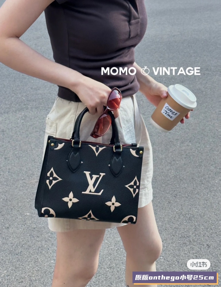 LV Classic Handbag! Really good looking, four can store iPad Mini and other daily needs
Flexible handle and adjustable shoulder strap offer a wide range of back carrying options. Size: 25x19x11.5cm
