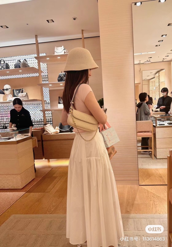 Super gentle milky white LV