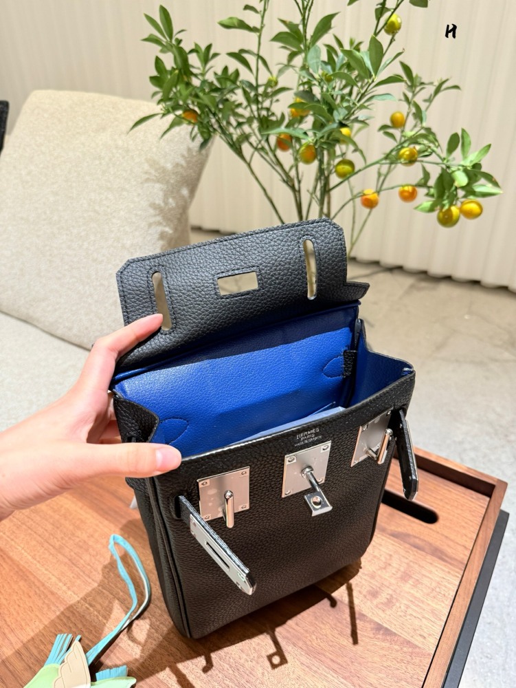 p335
Fashion item | Hermes bag
I didn't know the fragrance of Hermes when I was young
Hermes chest bag
I really like it more and more now
They are all bags suitable for going out on the street
Easy to match all year round
I feel that men's backs are ...