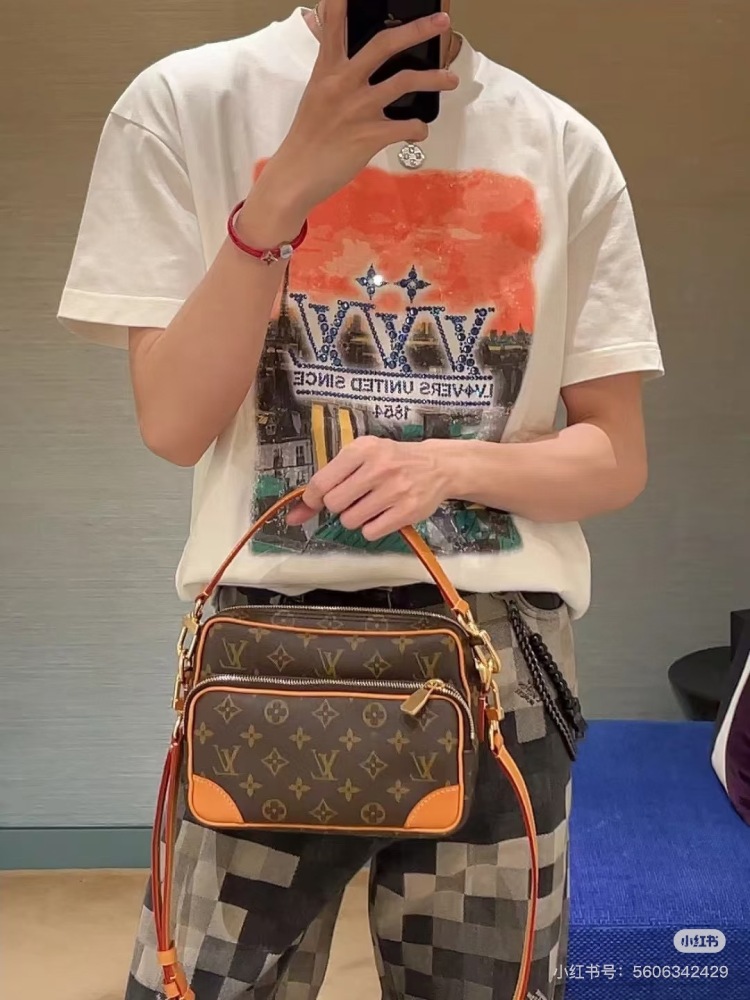 LV25 New Vintage Postman Bag
New release with hand-held and crossbody shoulder straps
Both boys and girls are fine
Very well produced and visually appealing
#Postman bag # Cross shoulder bag # Small second-hand bag # Men's bag