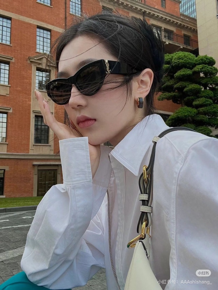 Rose's same YSL sunglasses ?