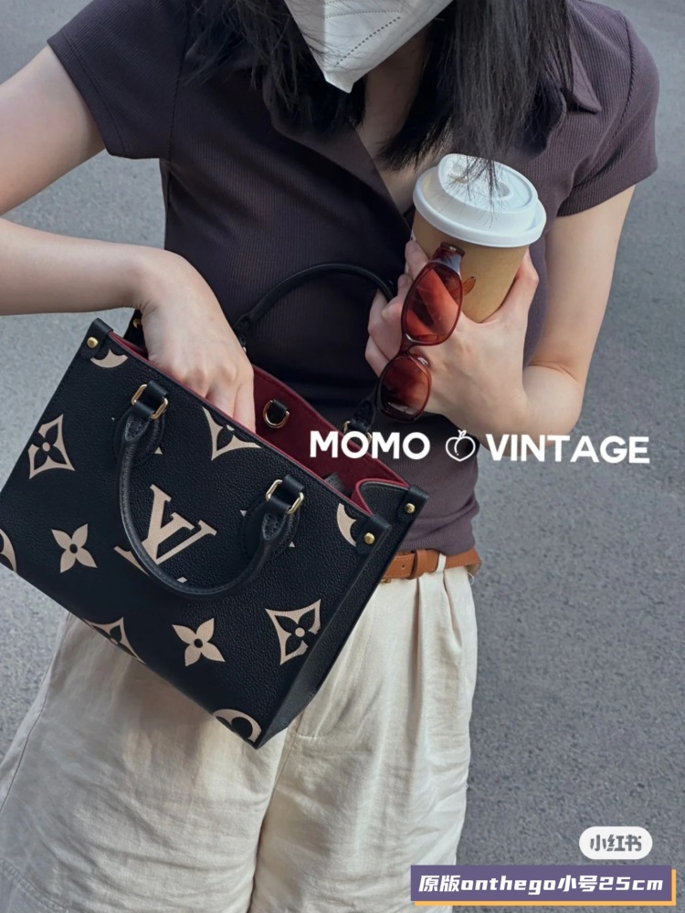 LV Classic Handbag! Really good looking, four can store iPad Mini and other daily needs
Flexible handle and adjustable shoulder strap offer a wide range of back carrying options. Size: 25x19x11.5cm
